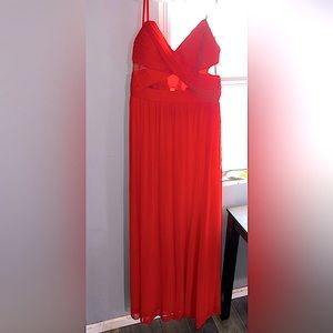 Very pretty and flattering red evening gown- women’s size 10, classic red 💃🏻